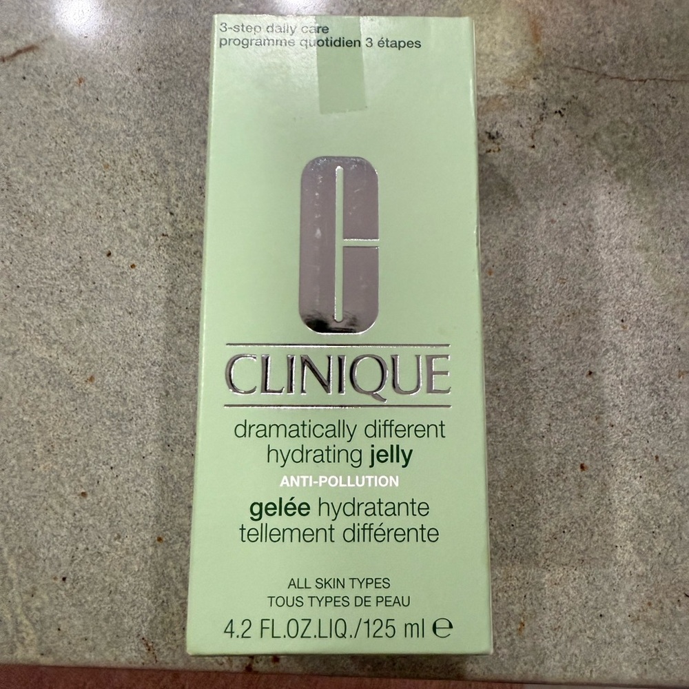 Clinique Dramatically Different Hydrating Jelly